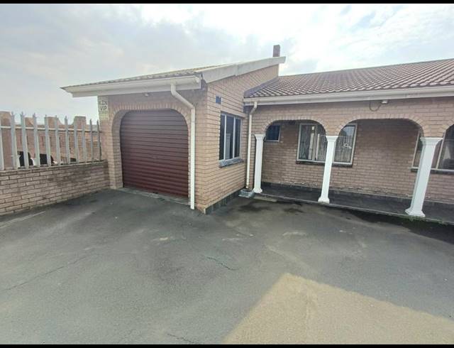 4 BEDROOM HOUSE FOR SALE IN STONEBRIDGE